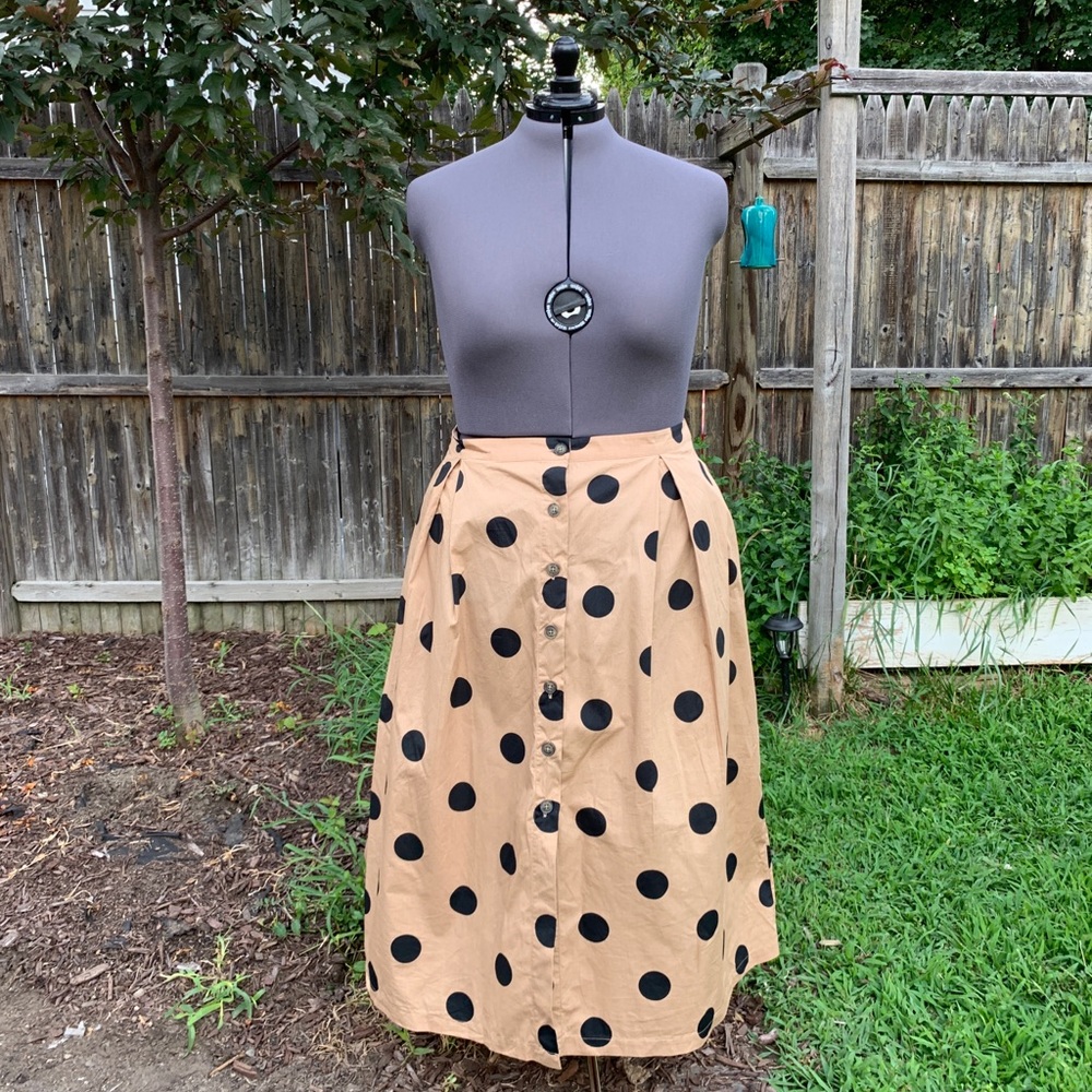 Crisp Tan and Black Polka Dotted Skirt - 20W
